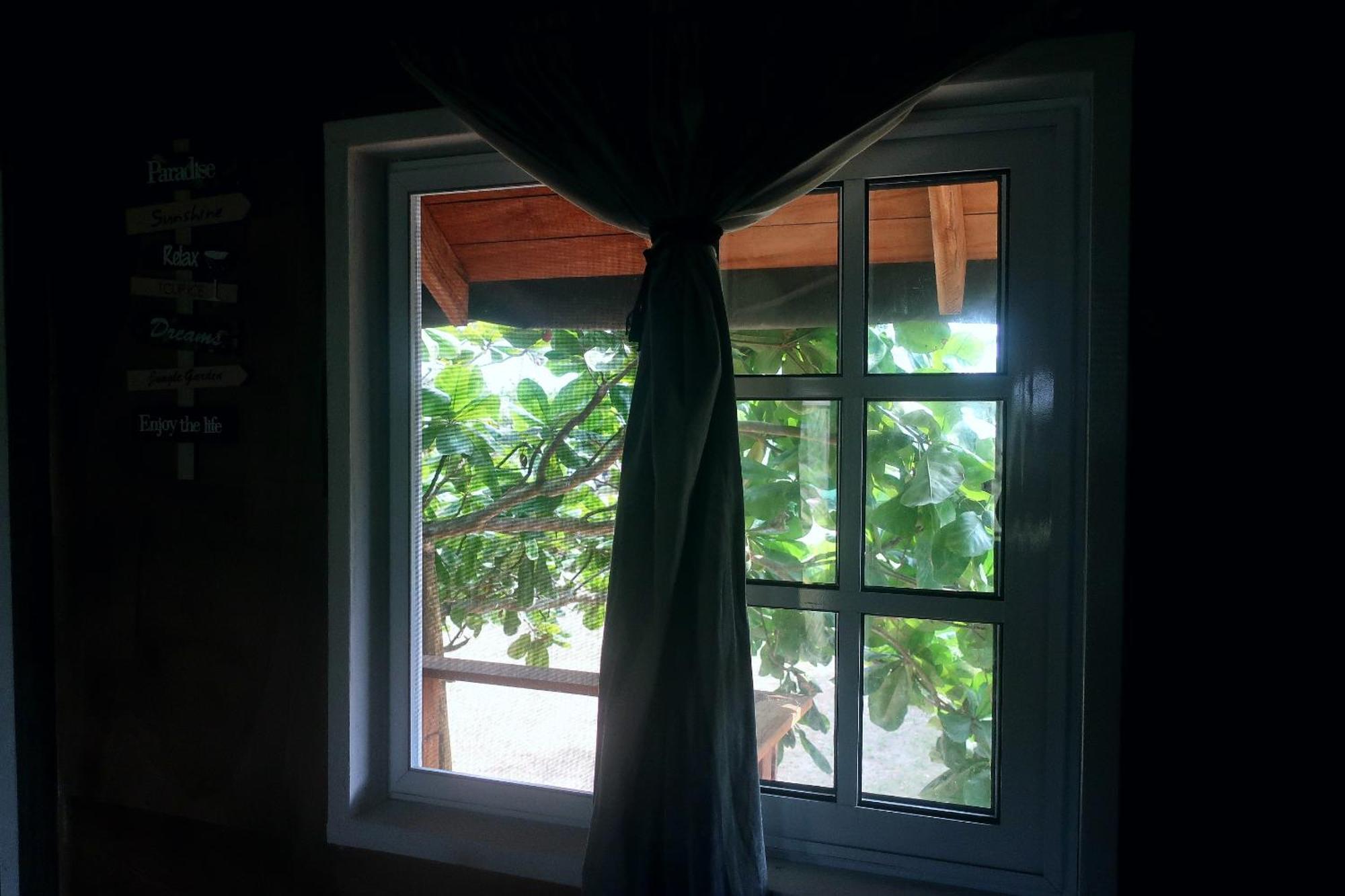 Afro Beach Eco Resort Butre Pokoj fotografie