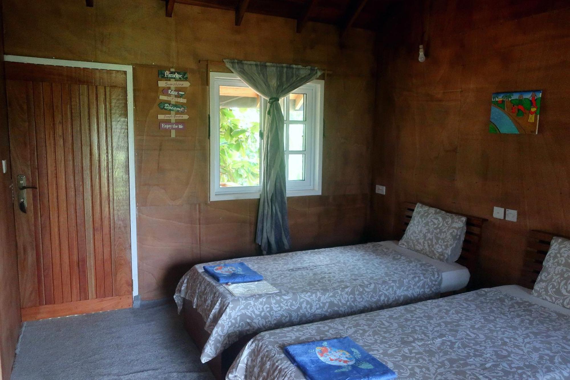 Afro Beach Eco Resort Butre Pokoj fotografie