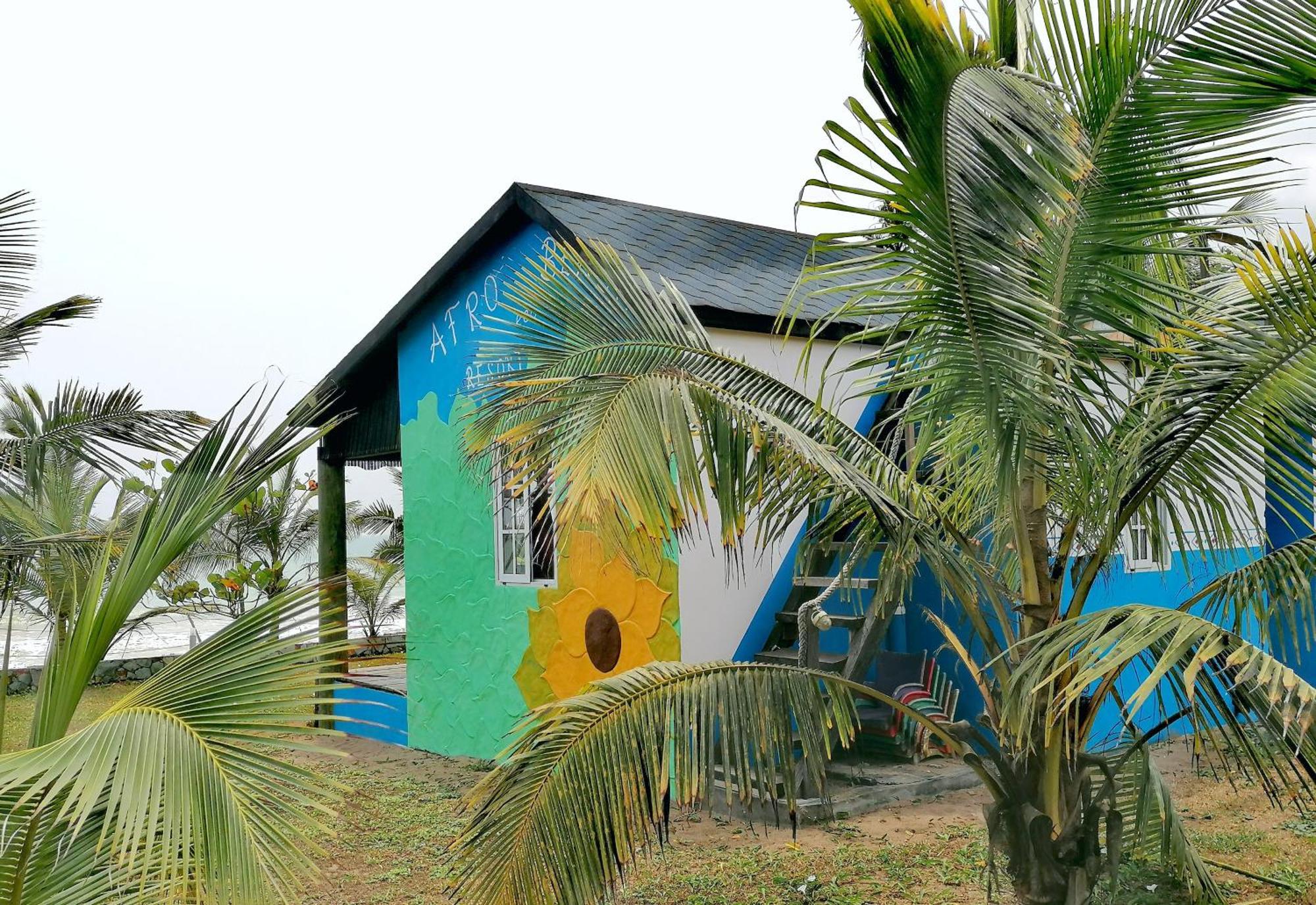 Afro Beach Eco Resort Butre Pokoj fotografie
